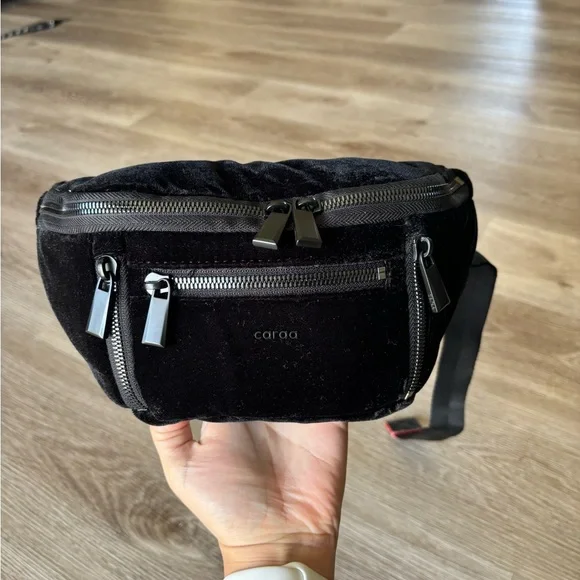 Caraa Sling VelvetSmall in Black - Picture 10 of 10